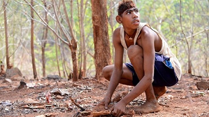 Hindistan’ın Chhattisgarh eyaletinde yaşayan Surendera (20) ve Rajeshwari (25) adlı kardeşlerin, ‘Orman Çocuğu’ filmindeki Mowgli karakterine olan benzerlikleri görenleri şaşkına çeviriyor.

