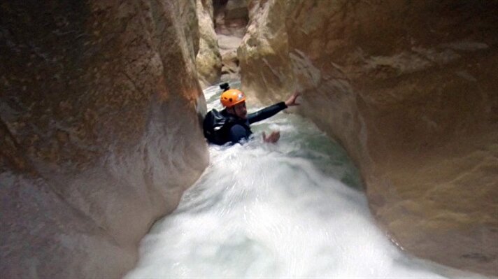 Bursalı dağcılar bu zamana kadar keşfedilmemiş Harmankaya kanyonunu baştan sona geçmeyi başardı.