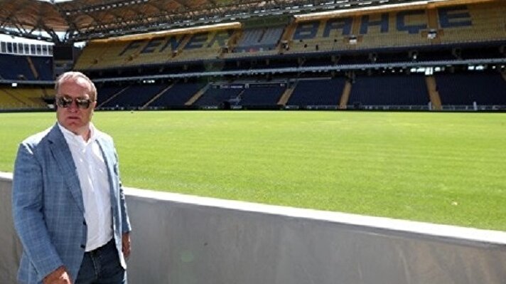 Dick Advocaat, Fenerbahçe'ye 1 yıllık imza attı. Hollandalı teknik adam sarı lacivertlilerde oynayacağı sistemi de açıkladı.