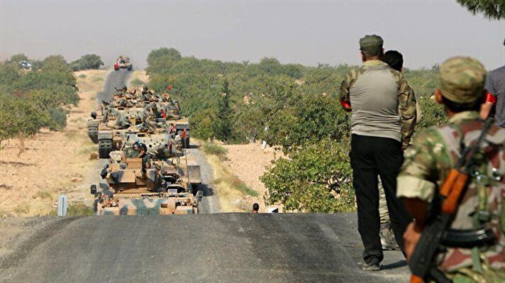 Türk Silahlı Kuvvetleri (TSK) Müşterek Özel Görev Kuvveti ve koalisyon hava kuvvetleri tarafından gerçekleştirilen ve "Fırat Kalkanı" adı verilen harekat kapsamında tank birliklerinin Suriye sınırından içeri girdiği bildirildi.