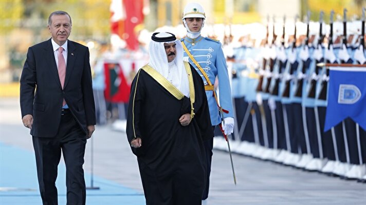 Bahreyn Kralı resmi törenle karşılandı