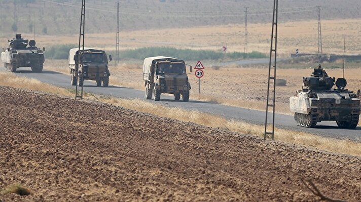 Tank ve zırhlı personel taşıyıcılar, sınırın Türkiye tarafında bekleyişini sürdürüyor 