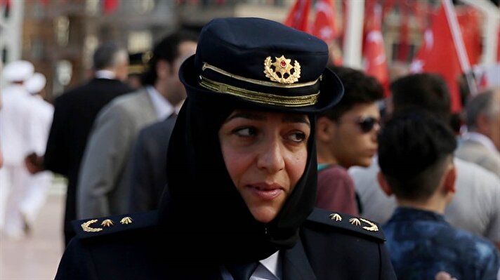 Turkish police chief dons headscarf in ceremony for first time