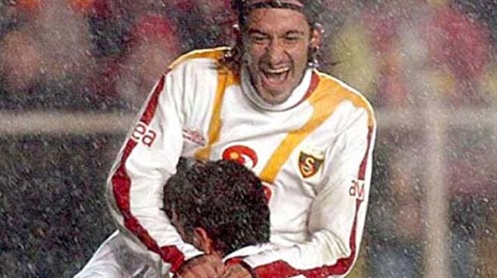 Şampiyonu penaltılar belirledi. O dönemde uygulanan sisteme göre çift maç üzerinden oynanan Türkiye Kupası finali Galatasaray ve Beşiktaş'ı karşı karşıya getirmişti. Finalin İnönü'deki ayağı 1-1'lik beraberlikle sonuçlanırken rövanşta Şifo Mehmet'in muhteşem röveşatası Beşiktaş'ı öne geçiriyordu. 8 Nisan 1998 Galatasaray-Beşiktaş: 1-1 (2-4)