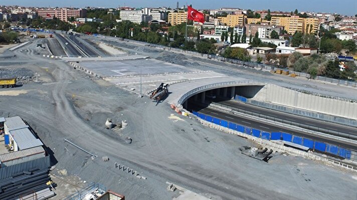 İstanbul trafiğini rahatlatması beklenen Türkiye'nin ilk deniz altından geçen tüneli, Avrasya tünelinde artık sona yaklaşılıyor.