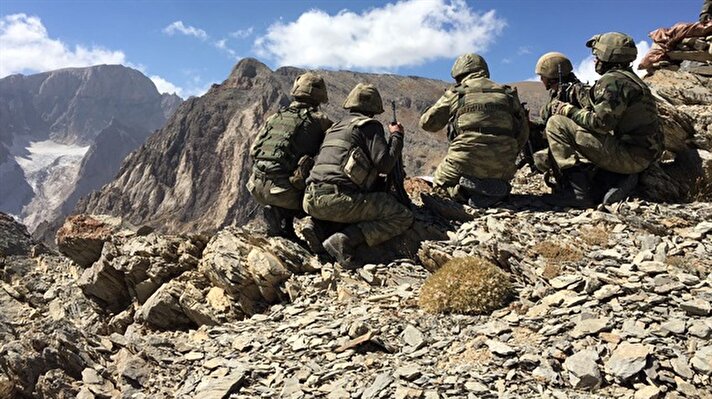 Hakkari Yüksekova Buzul dağları bölgesinde 3 bin 715 rakımlı Havillati Dağı bölgesinde komando birlikleri tarafından yerleri tespit edilen PKK'ya ait 2 sığınak ve 1 doçka mevzii, saat 14:20-14:40 saatleri arasında savaş uçakları tarafından düzenlenen hava herakatıyla imha edildi. 