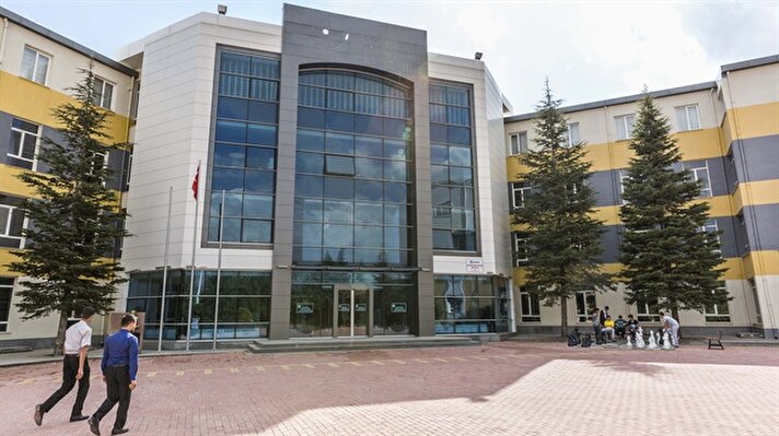 Özel Merve Büyükkoyuncu Fen Lisesinin bağlı olduğu şirkete, 17 Mayıs'ta FETÖPDY'ye finansman desteği sağladığı ve işlemlerde usulsüzlük yaptığı iddiasıyla kayyum atandı.  