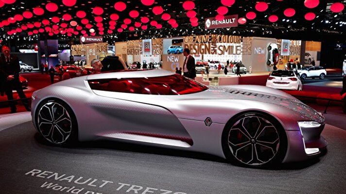 Citroen CXperience hybrid Concept - Tamamen elektrikli bu konsept araba tek şarjla 60 km yol gidebiliyor. 