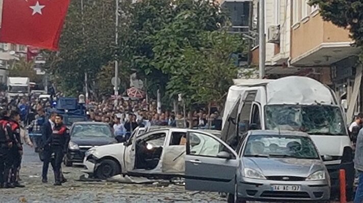 İstanbul Yenibosna'da polis merkezinin yakınlarında patlama meydana geldi. 