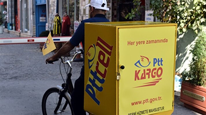 Eskişehir'de, Posta ve Telgraf Teşkilatı (PTT) kargo biriminin 3 tekerlekli, arkasında "Resmi hizmete mahsus" yazılı bisikleti, görenlere nostalji yaşatırken, ara sokaklara ulaşmada sağladığı kolaylıkla teslimatta hızı da artırıyor.