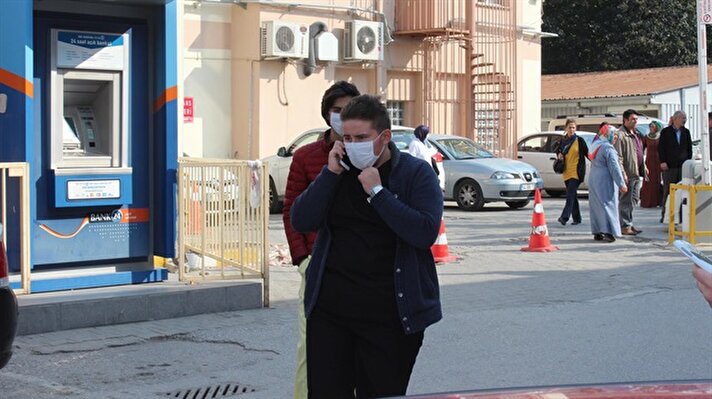 Sakarya'nın Arifiye ilçesinde radyoaktif madde bulunduğu iddia edilen evin yer aldığı sokakta yaşayanlar, tedbir amacıyla bölgeden uzaklaştırıldı. 