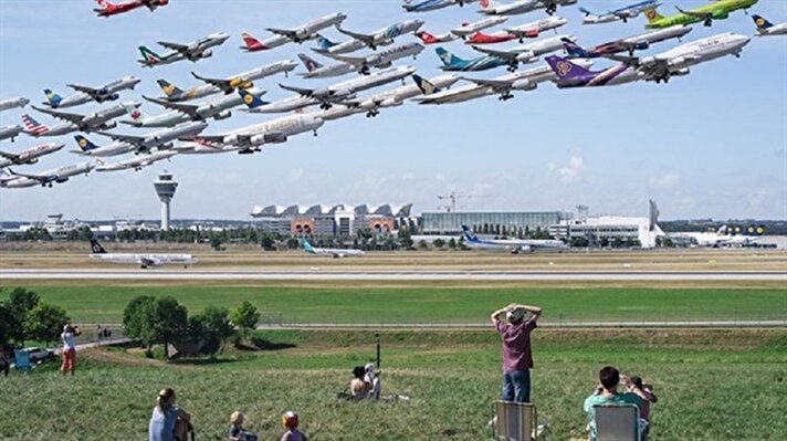 Fotoğraf sanatçısı Mike Kelley, tam iki yıl boyunca dünyanın dört bir yanındaki 18 havalimanına giderek çekimler yaptı.