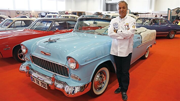 İzmir Klasik Otomobilciler Dernek Başkanı Murat Akarsu,  35 yaşın üzerindeki otomobillerin "klasik otomobil" kabul edildiğini belirtti.

