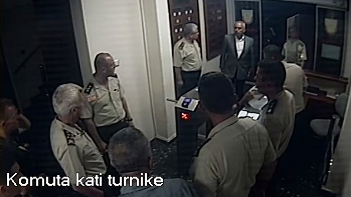 FETÖ'nün darbe girişimine yönelik İzmir Cumhuriyet Başsavcılığınca hazırlanan ve mahkemece kabul edilen iddianamenin "deliller" bölümünde, "Şapka" kod adlı gizli tanığın ifadeleri yer aldı.
