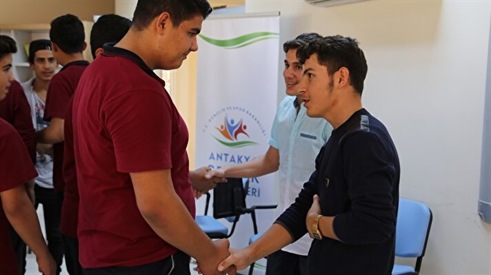 "أعطني يدك أخي".. مشروع "للمؤاخاة" بين الشباب السوريين والأتراك