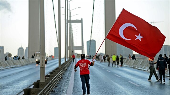 Thousands run for July 15 martyrs in Istanbul Marathon