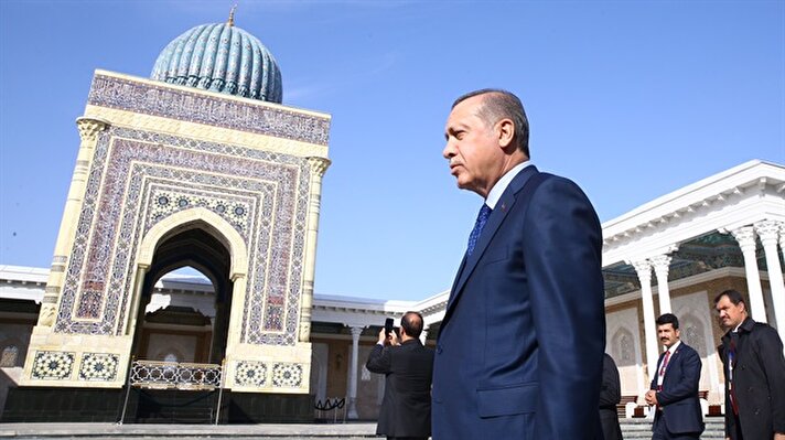 Cumhurbaşkanı Recep Tayyip Erdoğan, Pakistan temaslarını tamamladıktan sonra Özbekistan'a geçti. 