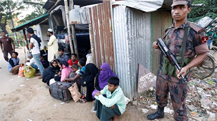Myanmar ordusu Rohingyalı Müslümanlara yönelik büyük bir katliam başlattı. 