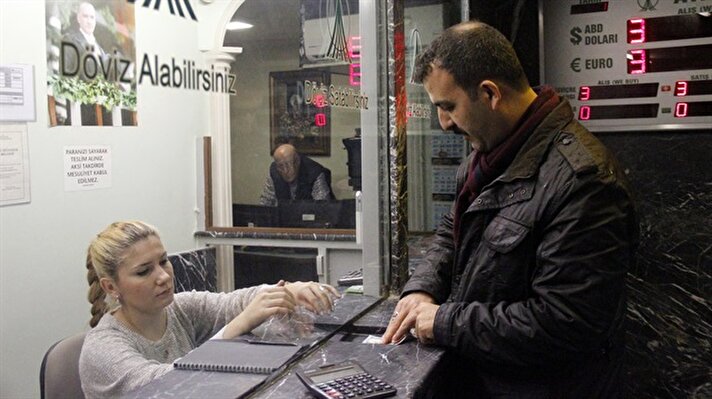 Doların 3.4 TL'ye, kadar yükselmesi üzerine sosyal medyada 'Dövizini bozdur, Türk Lirası'na sahip çık' kampanyası başlatıldı.