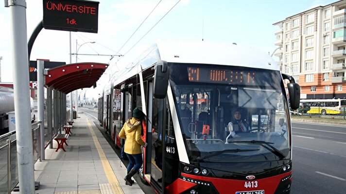 Malatya Büyükşehir Belediyesince, başlatılması planlanan pembe trambüs uygulaması kapsamında yeni alınan 10 araçtan 2'sinin kadınlara hizmet vermesi amaçlanıyor.