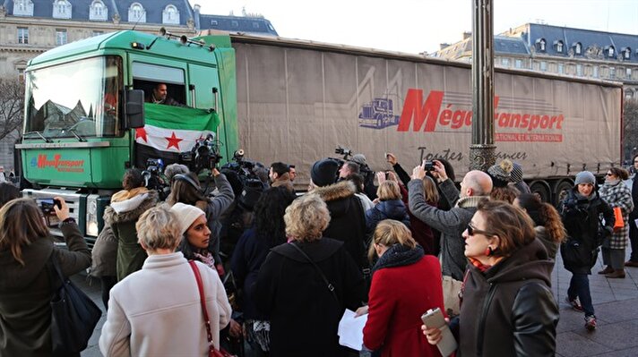 Tıbbi Yardım Örgütleri Birliği (UOSSM) ve Paris Belediyesi iş birliği ile hazırlanan iki kamyonluk insani yardım konvoyu, Türkiye'den de geçerek Halep'e ulaşacak. 