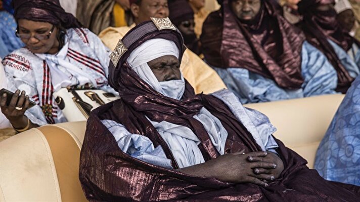 Nijer'de bulunan Agadez bölgesinin Sultanı Oumarou İbrahim Oumarou (fotoğrafta) için taç giyme töreni düzenlendi. 