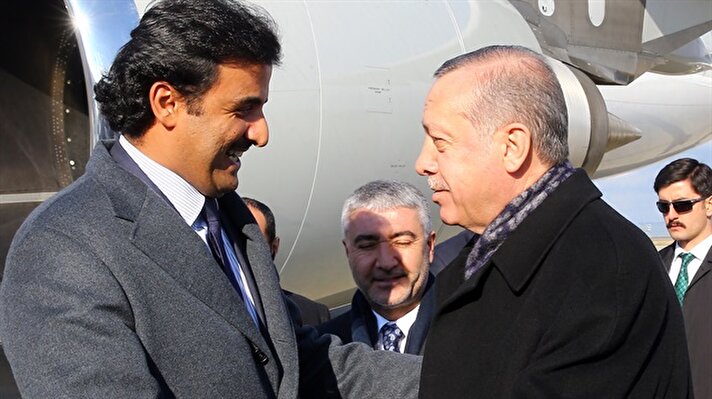 Cumhurbaşkanı Recep Tayyip Erdoğan, Trabzon Havalimanı'nda Katar Emiri Şeyh Temim Hamad El-Tani'yi karşıladı.
