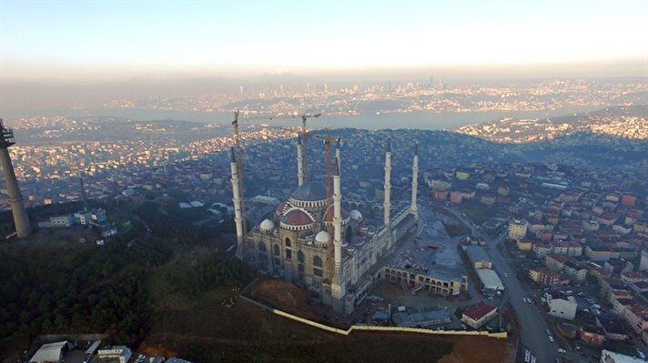 Cumhuriyet tarihinin en büyük camisi olacak olan Çamlıca Camii’nde son durum havadan görüntülendi.