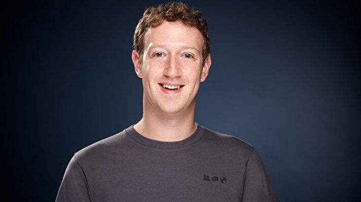 Facebook CEO'su Mark Zuckerberg:
2017'de yıl sonuna kadar Amerika'daki her eyalete gidip, oradakilerle tanışmak istiyorum. Hem dünyayı hem ülkemdeki olanların daha fazlasını keşfetmek heyecan verici olacak. 
