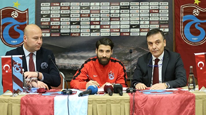 Trabzonspor, Beşiktaş'tan transfer ettiği Olcay Şahan'la sözleşme imzaladı.