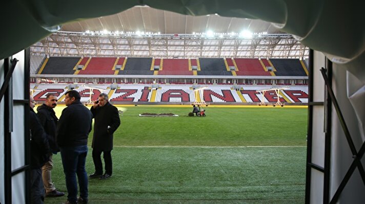 Gençlik ve Spor Bakanlığı tarafından 120 milyon liralık harcamayla yaptırılan ve Spor Toto Süper Lig'in 17. haftasında Gaziantepspor ile Antalyaspor arasında oynanacak maçla hizmete girecek Gaziantep'in yeni stadyumu, son teknolojiyle donatıldı.