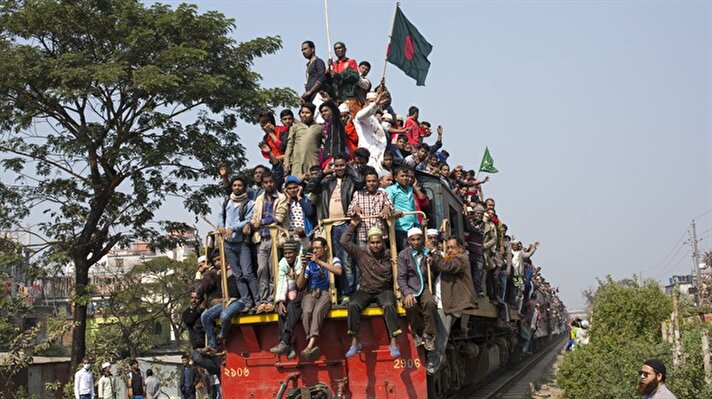 Bangladeş'te yaklaşık 5 milyon Müslüman, her yıl düzenlenen geleneksel Bisva İçtima çerçevesinde bir araya geldi. 