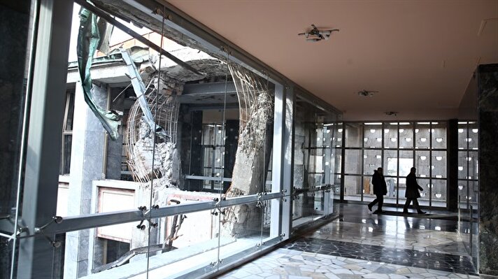 TBMM'de, FETÖ'nün 15 Temmuz darbe girişiminde atılan bombalar nedeniyle zarar hasara uğrayan bölümlerin tadilat ve tamiratı büyük ölçüde tamamlandı. 
