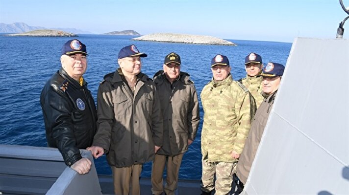 Genelkurmay Başkanı Orgeneral Hulusi Akar, bugün saat 12.00 sıralarında Kardak kayalıklarını ziyaret etti.