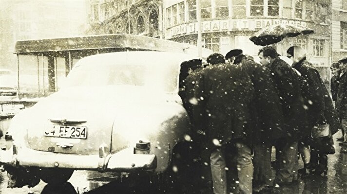 İstanbul Büyükşehir Belediyesi Kültür A.Ş., coğrafi konumu nedeniyle ani hava değişimlerine sahne olan ve yakın geçmişte çok çetin kışlar geçiren İstanbul'a ait fotoğraflar ve hikayelerden oluşan bir kitap yayımladı. ​