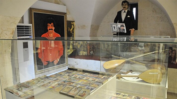 Arabesk müziğinin ünlü isimlerinden Müslüm Gürses, vefatının 4'üncü yılında sevenleri tarafından kendi adını taşıyan müzede anıldı.