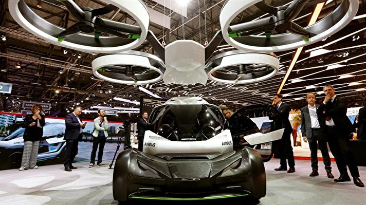 Dünyanın en büyük uçak üreticilerinden olan Airbus firması Cenevre Otomobil Fuarı'nda Pop.Up isimli uçan otomobil konseptini sergiledi. 