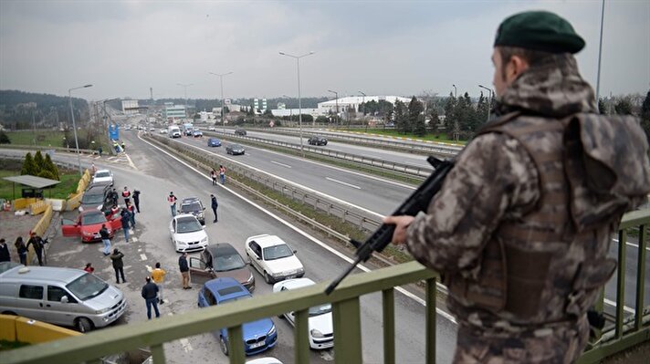 İstanbul girişlerinde polis 'Kurtkapanı 1' adlı denetim gerçekleştirdi.