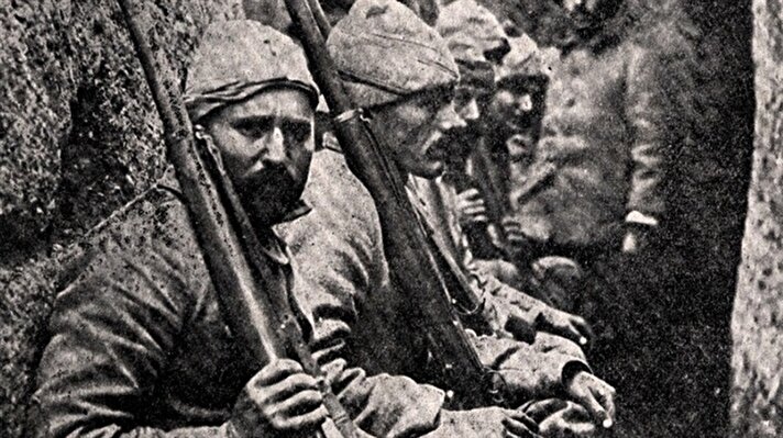 TSK, resmi Flicker hesabından 18 Mart Çanakkale Zaferi ve Şehitler Günü dolayısıyla savaş dönemine ait fotoğrafları paylaştı.
