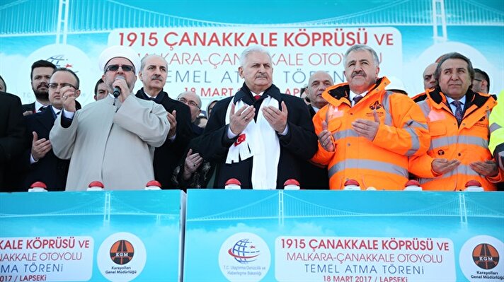 Başbakan Binali Yıldırım ve eşi Semiha Yıldırım, Başbakan Yardımcısı Numan Kurtulmuş, Ulaştırma, Denizcilik ve Haberleşme Bakanı Ahmet Arslan ve beraberindekiler, 1915 Çanakkale Köprüsü ve Malkara-Çanakkale Otoyolu temel atma törenine katıldı.