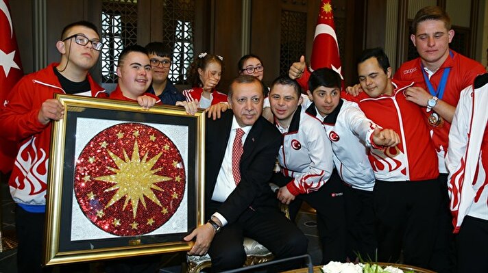 Cumhurbaşkanı Recep Tayyip Erdoğan,  '21 Mart Down Sendromu Farkındalık Günü' nedeniyle down sendromlu çocukları Cumhurbaşkanlığı Külliyesi'nde​ kabul etti