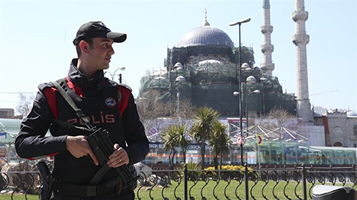 İstanbul Emniyet Müdürü Mustafa Çalışkan'ın koordine ettiği Kurtkapanı-2 operasyonuna, İstanbul emniyetine bağlı tüm şube ve ilçelerden polisler katılıyor.


