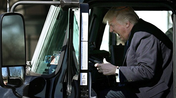 ABD Başkanı Donald Trump Beyaz Saray'da tır şoförleri ve CEO'larla  bir araya geldi.  