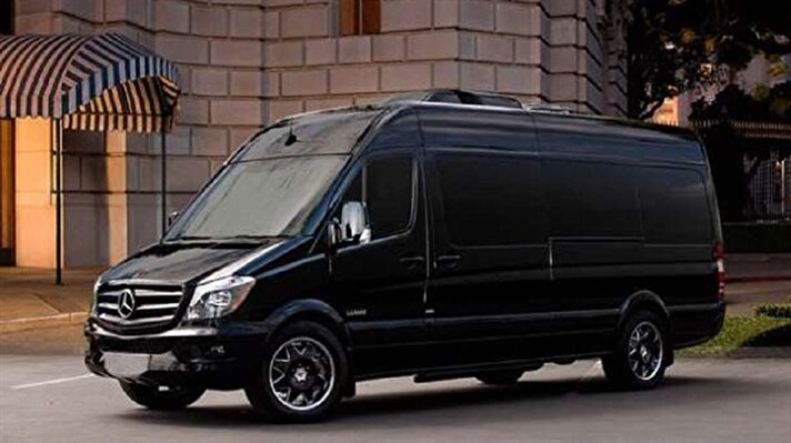 Merkezi California'da bulunan modifiye araç firması Lexani Motors, B6 zırhlı Mercedes Sprinter Van kullanarak "Ambassador"u (Büyükelçi) yaptı.
