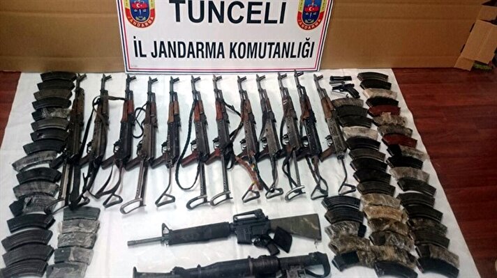  Tunceli'de 14 teröristin etkisiz hale getirildiği merkez Kutu Dere bölgesinde devam eden operasyonlarda, teröristlere ait çok sayıda mühimmat, yaşam malzemesi ve örgütsel doküman ele geçirildi.