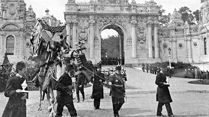 Yüksek Kaldırım - Tatavla (Kurtuluş) atlı tramvayı. / 1910
