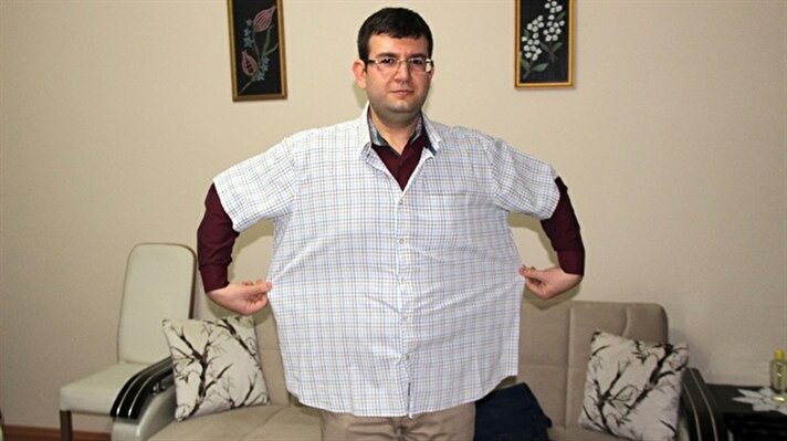 Konya’da yaşayan 30 yaşındaki mimar Yalçın Dayıoğlu, küçük yaşlarından itibaren devam eden fazla kilosu en son 139’a ulaştığında diyetisyene başvurdu ve 8 ay sonra diyetle 45 kilo verdi.
