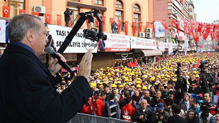 Cumhurbaşkanı Recep Tayyip Erdoğan, Madenci Anıtı Meydanı'nda düzenlenen toplu açılış törenine katılmak üzere Zonguldak'a geldi.
