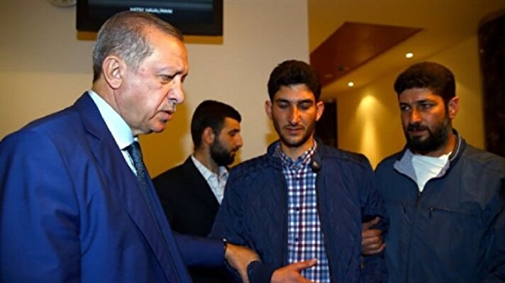 أردوغان يلتقي سورياً فقد 13 من أسرته بهجوم "خان شيخون" الكيميائي