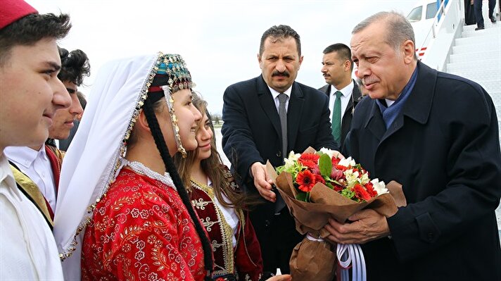Cumhurbaşkanı Recep Tayyip Erdoğan, Kılıçarslan Şehir Meydanı'nda düzenlenen "Konya Buluşması"na katılmak üzere kente geldi. Cumhurbaşkanı Erdoğan, havaalanında törenle karşılandı.
